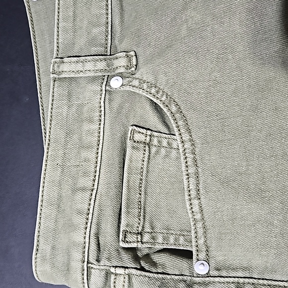 Lane Bryant Midi Distressed Short Green eco friendly size 18 NWT - Picture 5 of 7